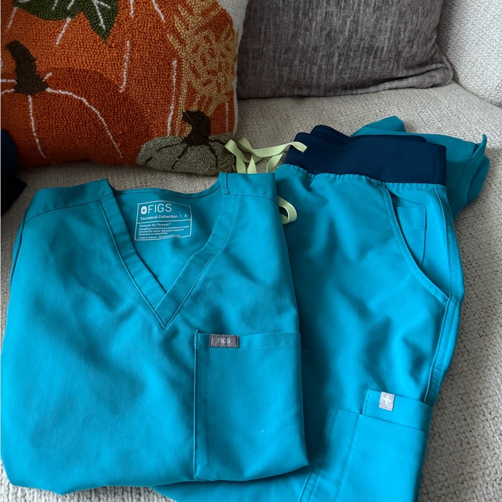 Figs Technical Collection Scrub Top in Blue